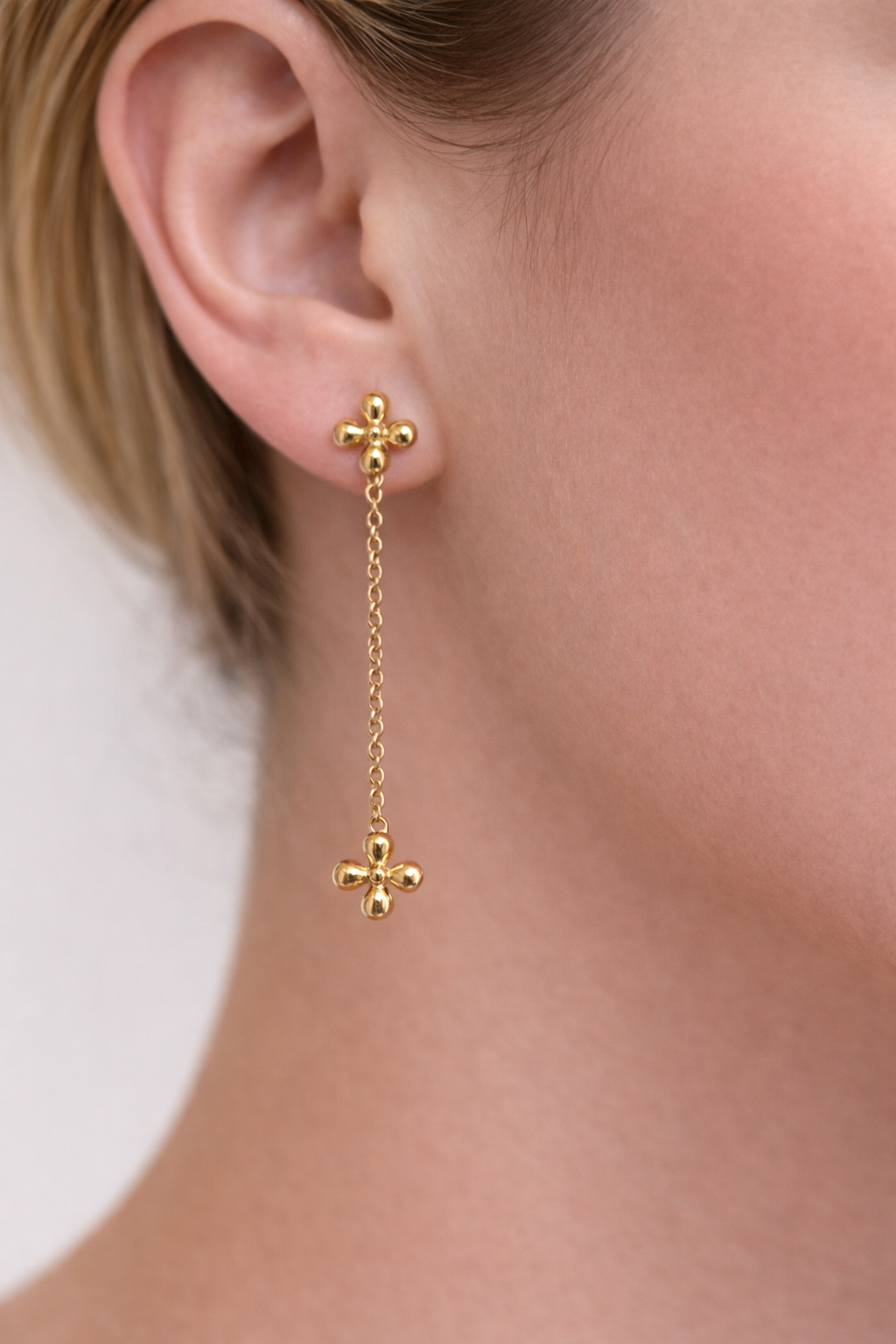 Canvas Camila Tiny Cross Chain Earrings
