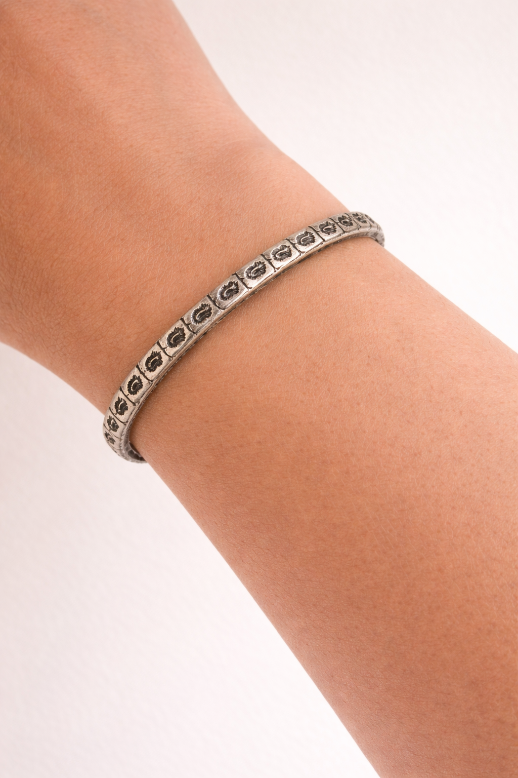 Silver Tone Stretch Bracelet