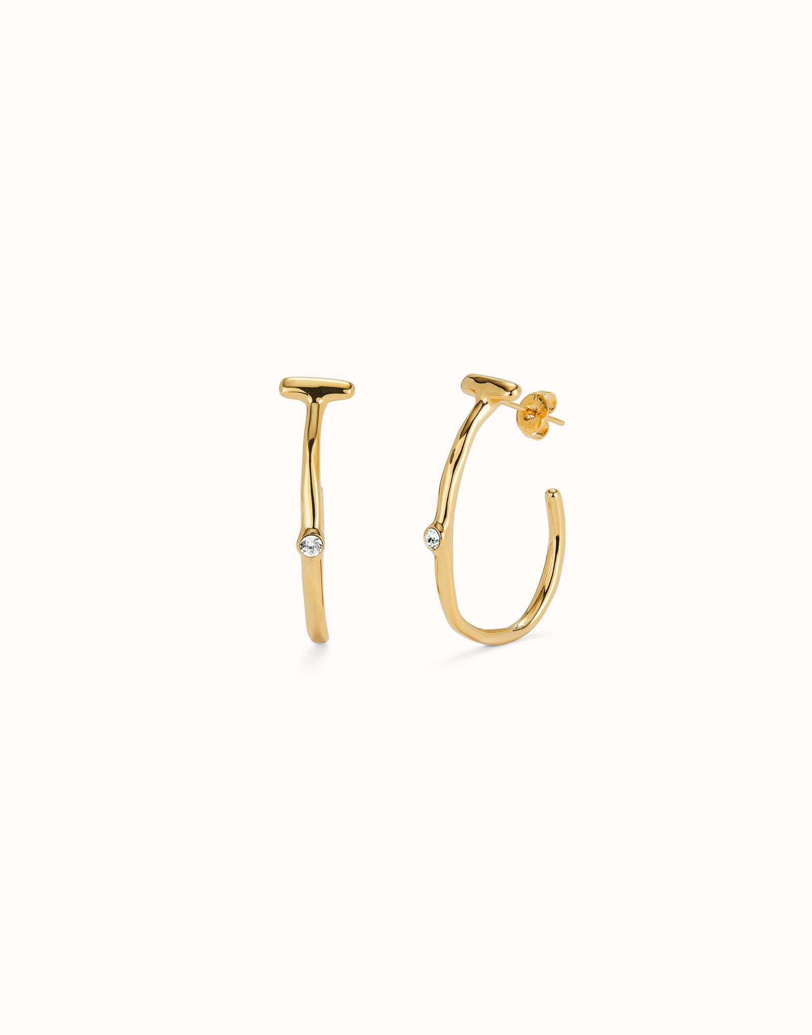 Uno de 50 SER indomitable Plated Hoop Earring