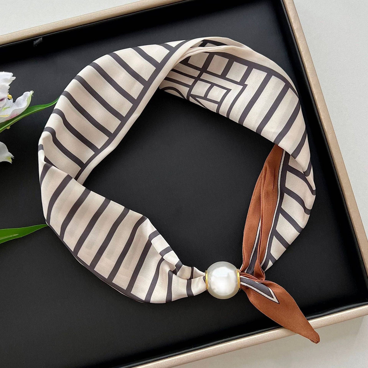 Pearl Bead Magnetic Short Scarf