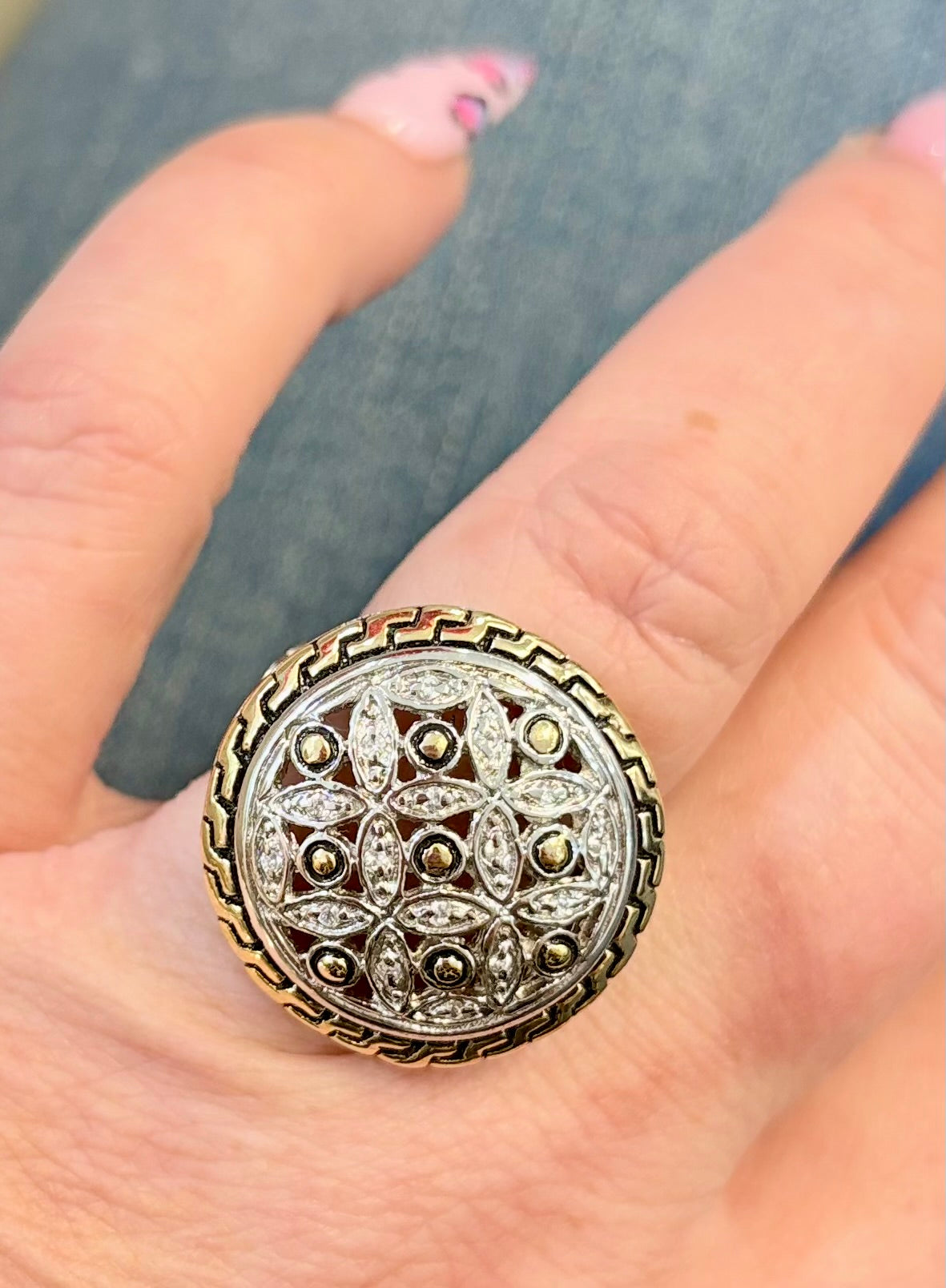Dual Tone Round Filigree Ring