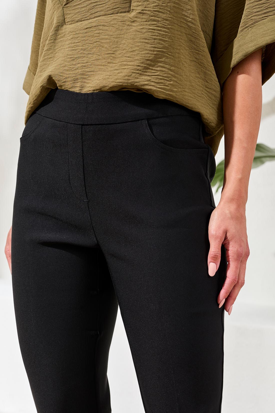 Flatten It Pull On Ankle Pant - White