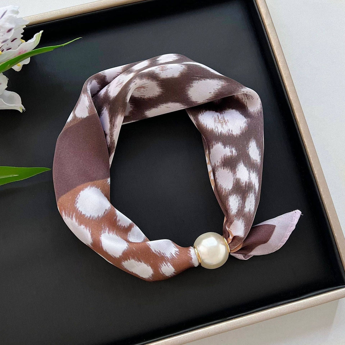 Pearl Bead Short Magnetic Scarf