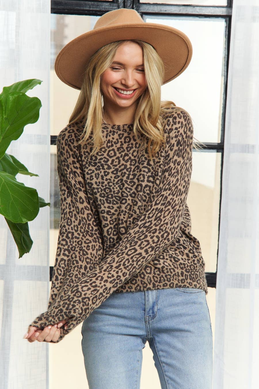 LEOPARD PRINT LONG SLEEVED CREW NECK TOP