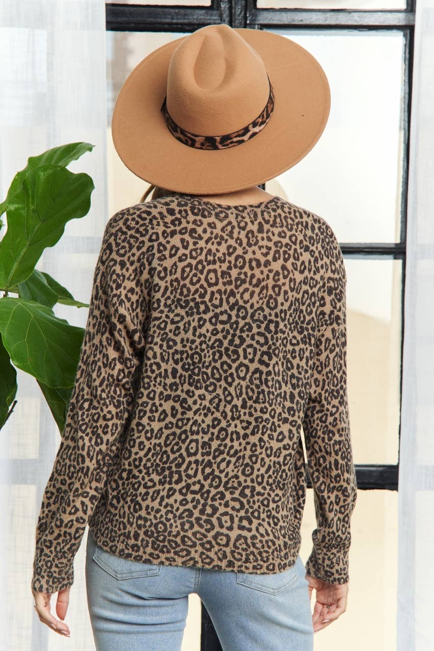 LEOPARD PRINT LONG SLEEVED CREW NECK TOP
