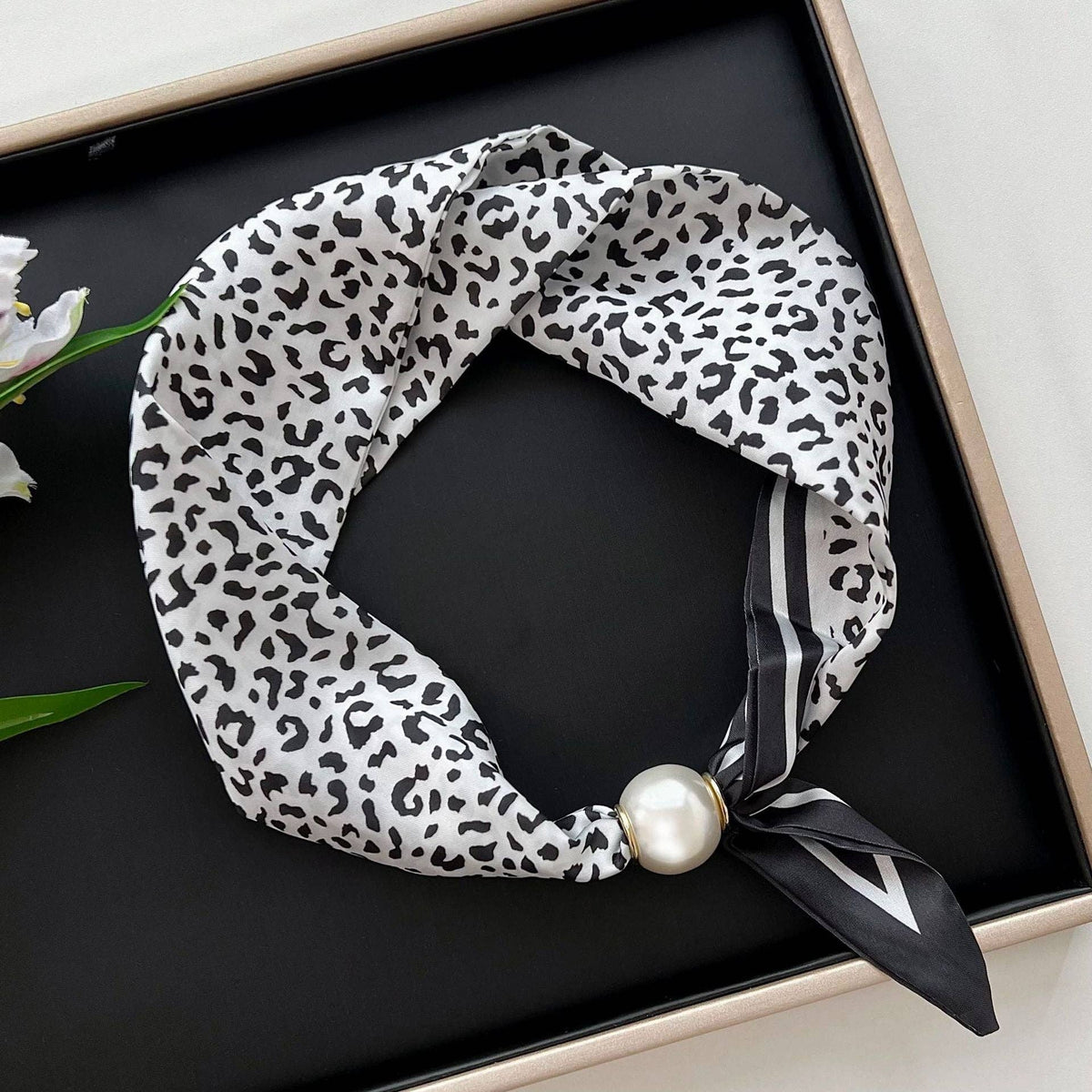 Pearl Bead Magnetic Short Scarf