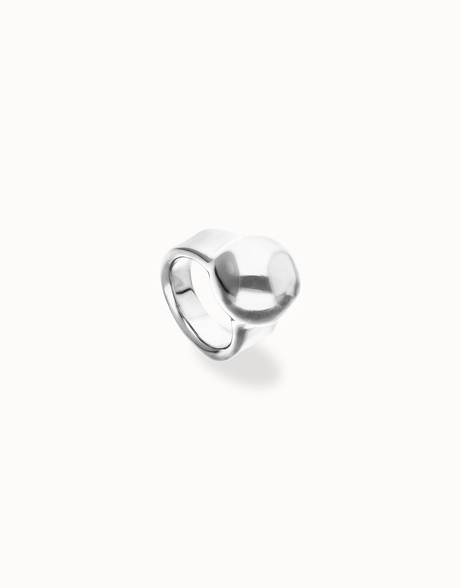Uno de 50 Ring with sphere shape