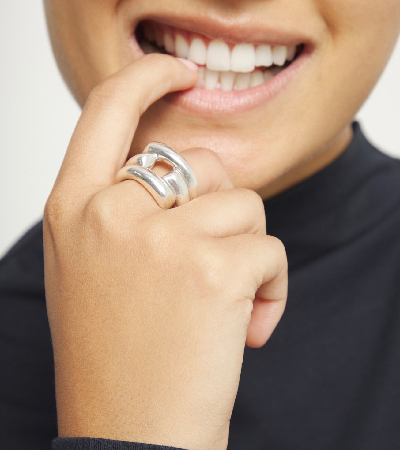Uno de 50 Ring With Four Intertwined Organic Shapes