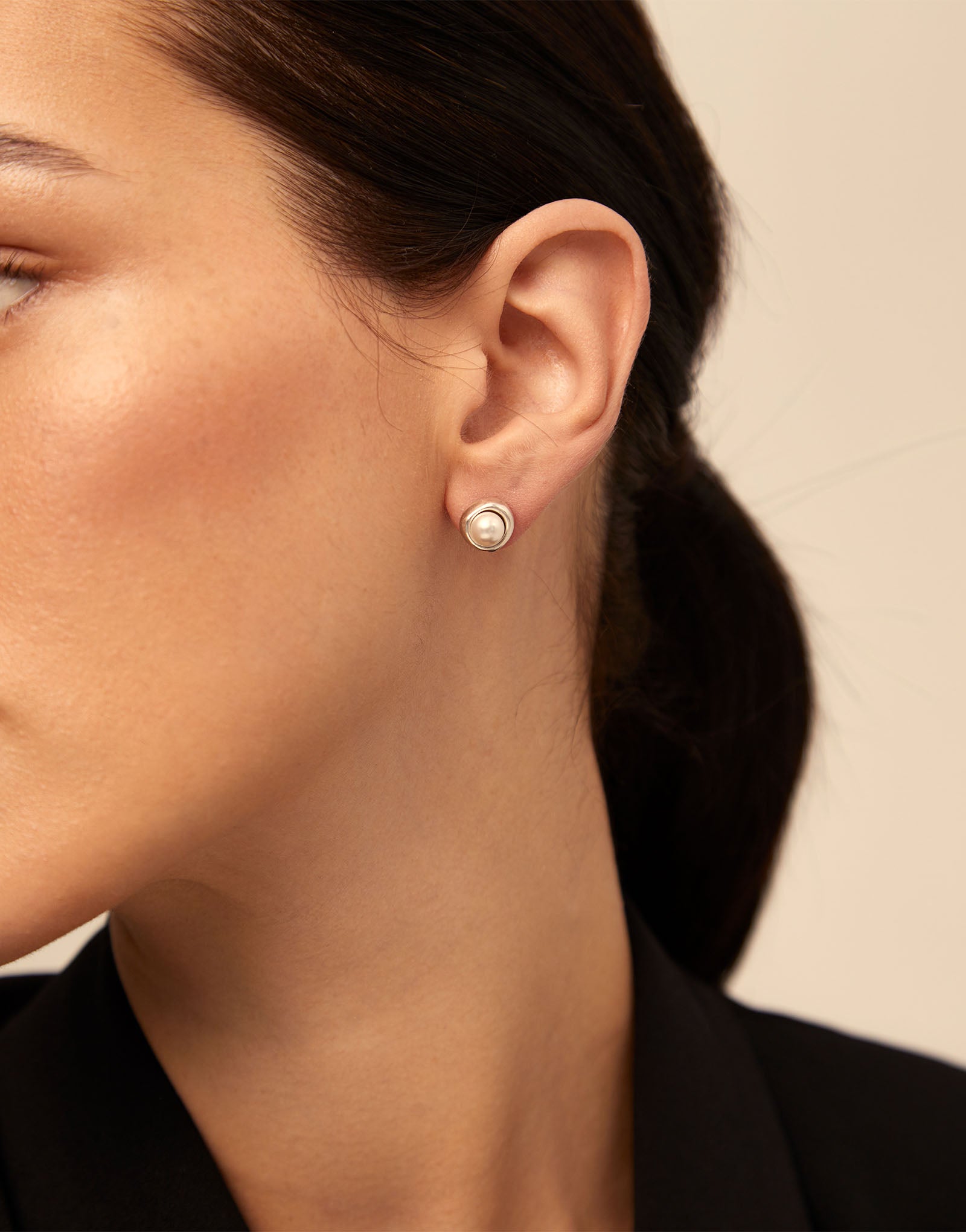Uno de 50 Ego Stud Earrings