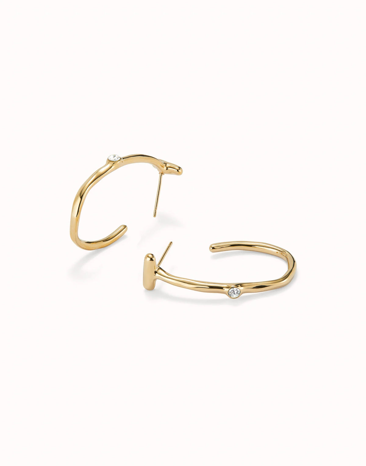 Uno de 50 hoop earrings plated in 18k gold, set with white topaz — view 3
