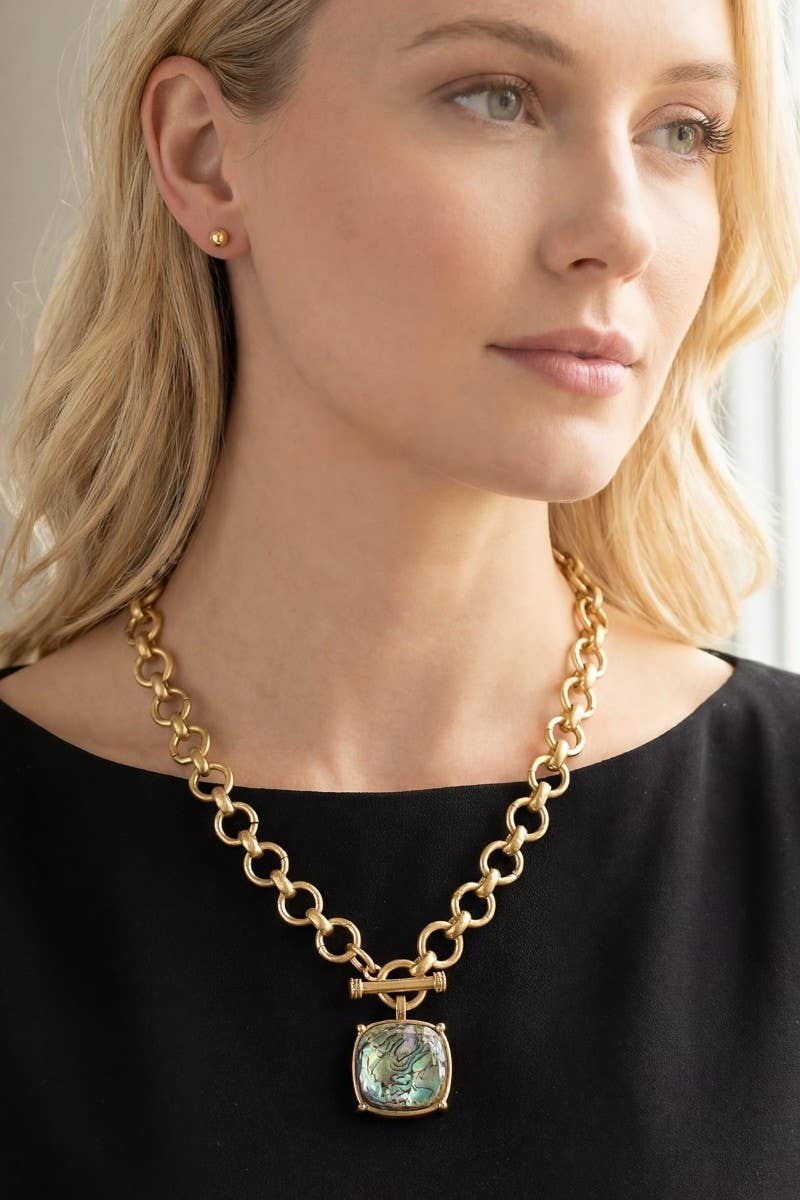 Stone Bead Circle Link Toggle Clasp Necklace