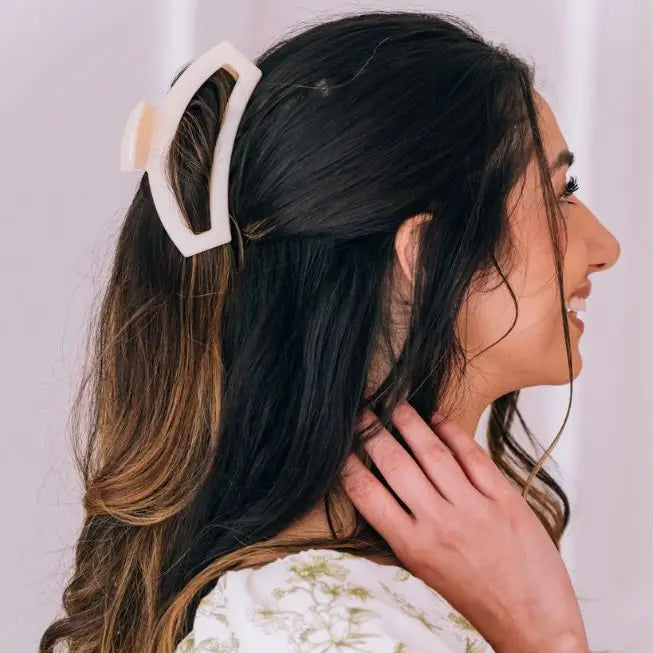 Open Hair Clip | Medium | Almond Beige