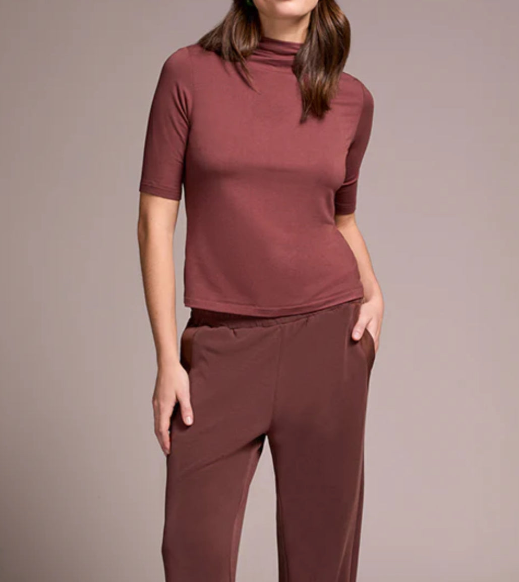 Toffee Funnel Kneck Elbow Sleeve Top