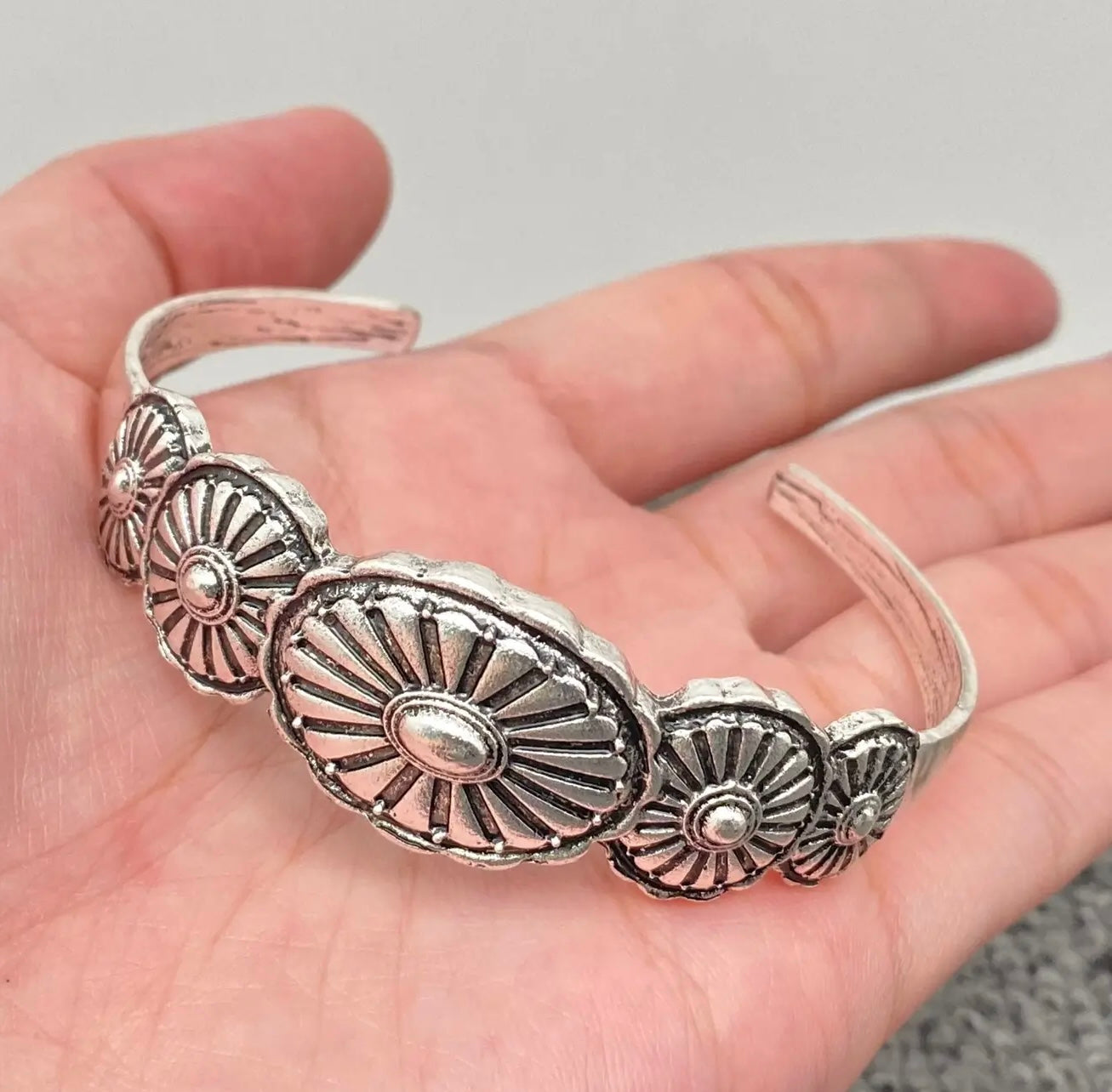 Western Style Vintage Pattern Cuff